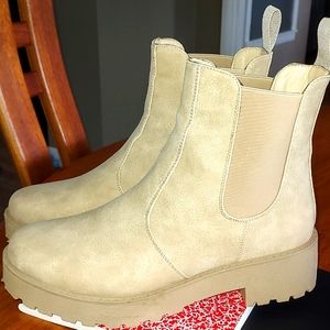 Dirty laundry boots 9.5